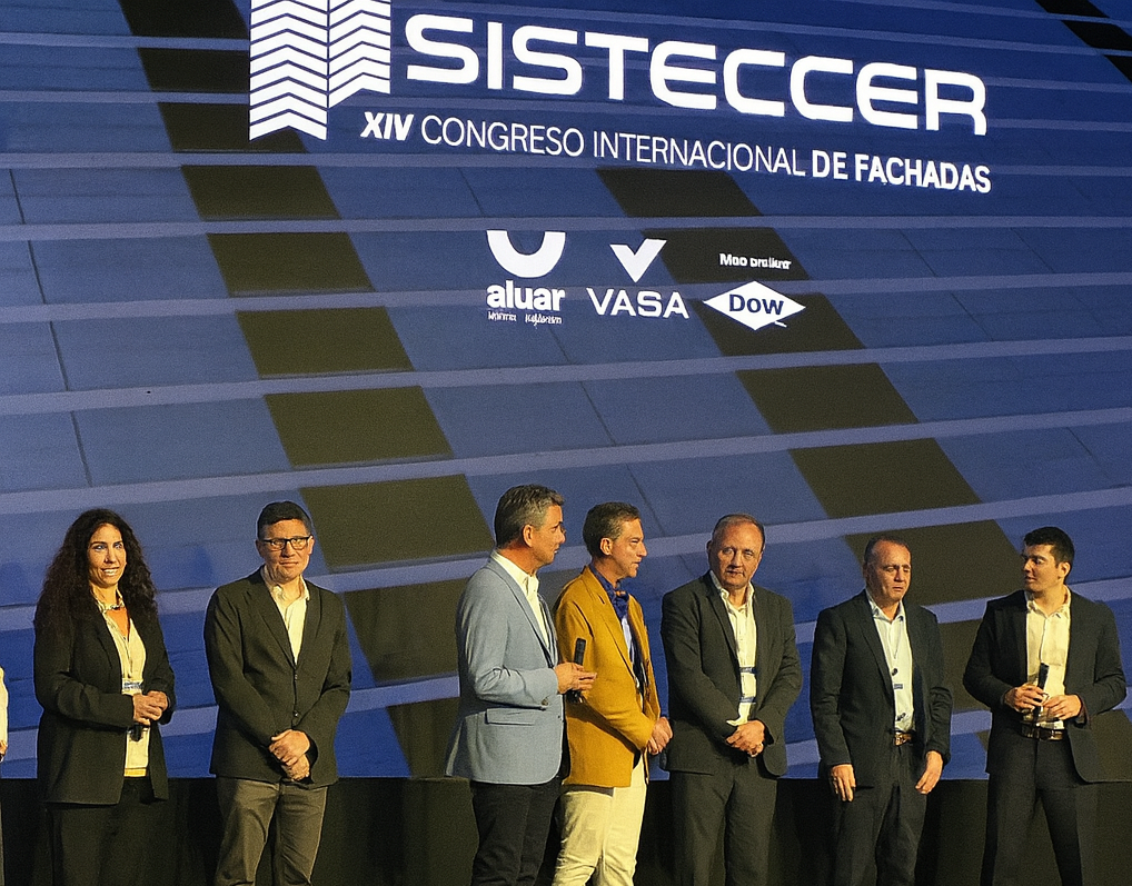 Importantes empresas de fachadas en el Congreso SISTECCER